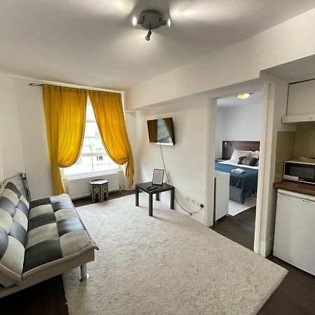 Captivating 1-Bed Apartment In Λονδίνο Εξωτερικό φωτογραφία